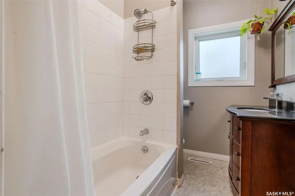618 3rd Street E Saskatoon SK S7H 1M1