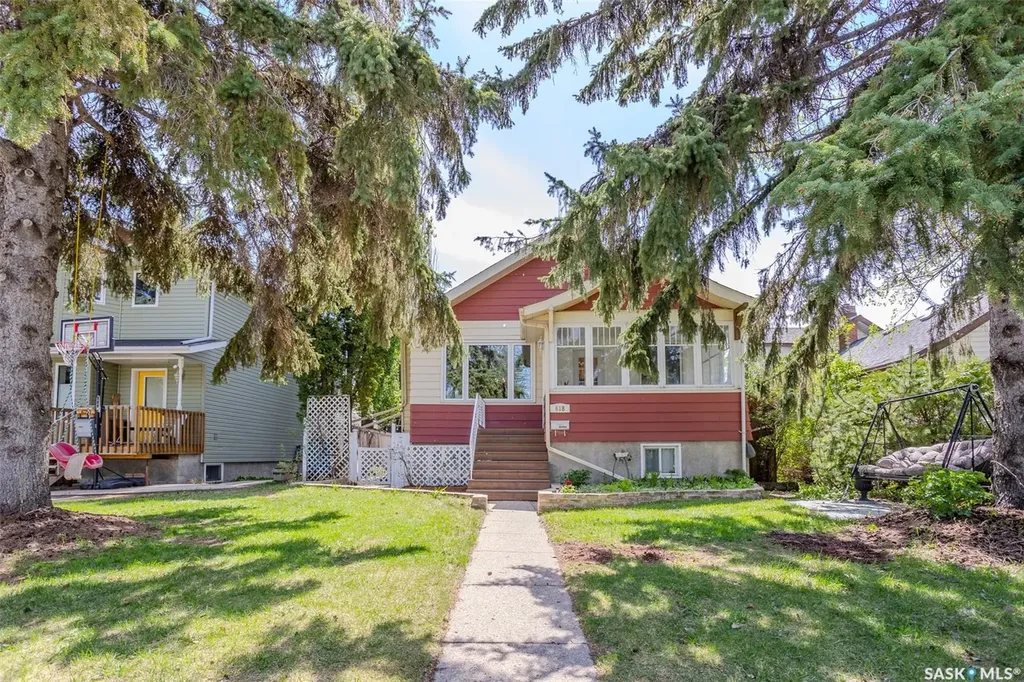 618 3rd Street E Saskatoon SK S7H 1M1