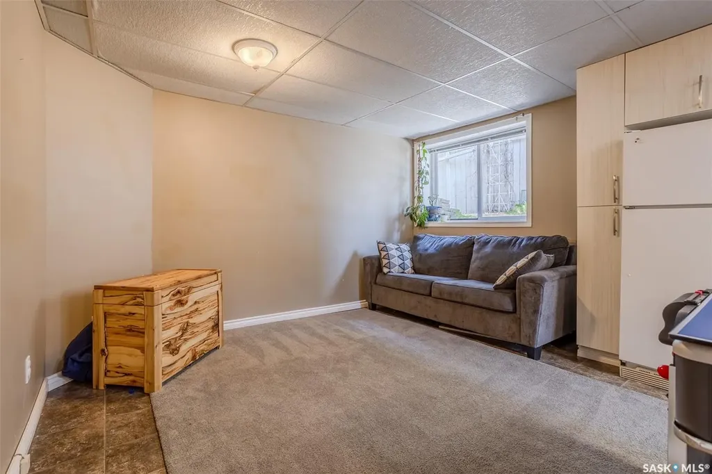 618 3rd Street E Saskatoon SK S7H 1M1