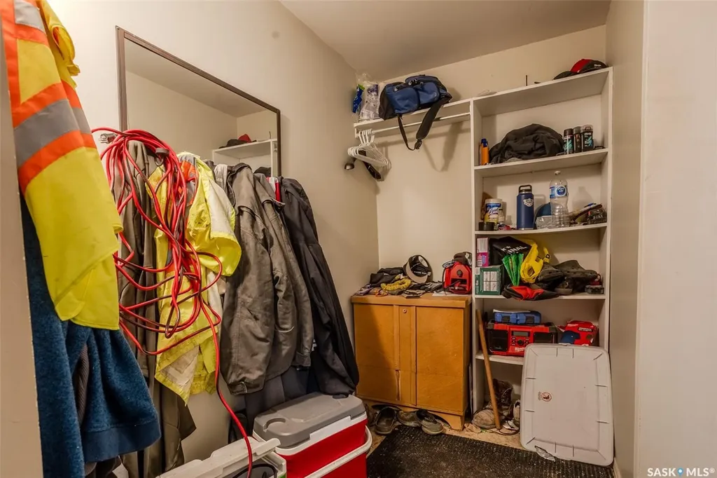 618 3rd Street E Saskatoon SK S7H 1M1