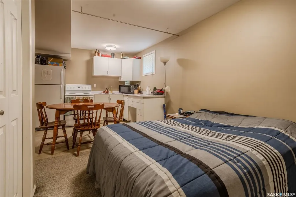618 3rd Street E Saskatoon SK S7H 1M1