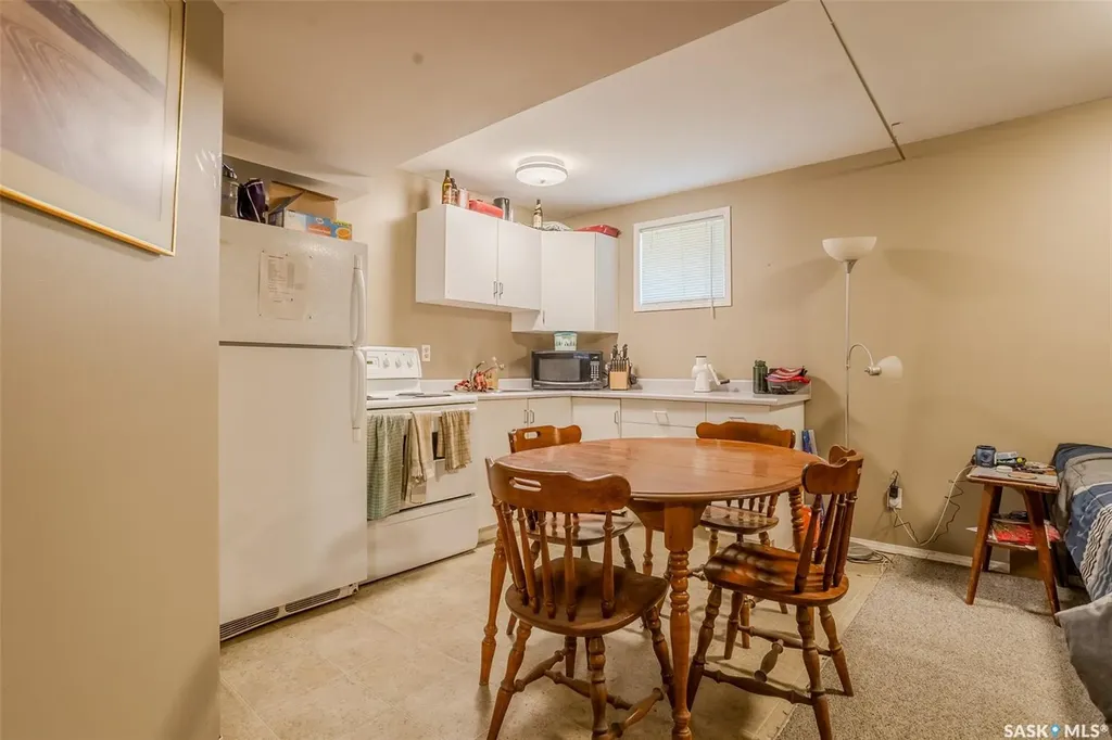 618 3rd Street E Saskatoon SK S7H 1M1