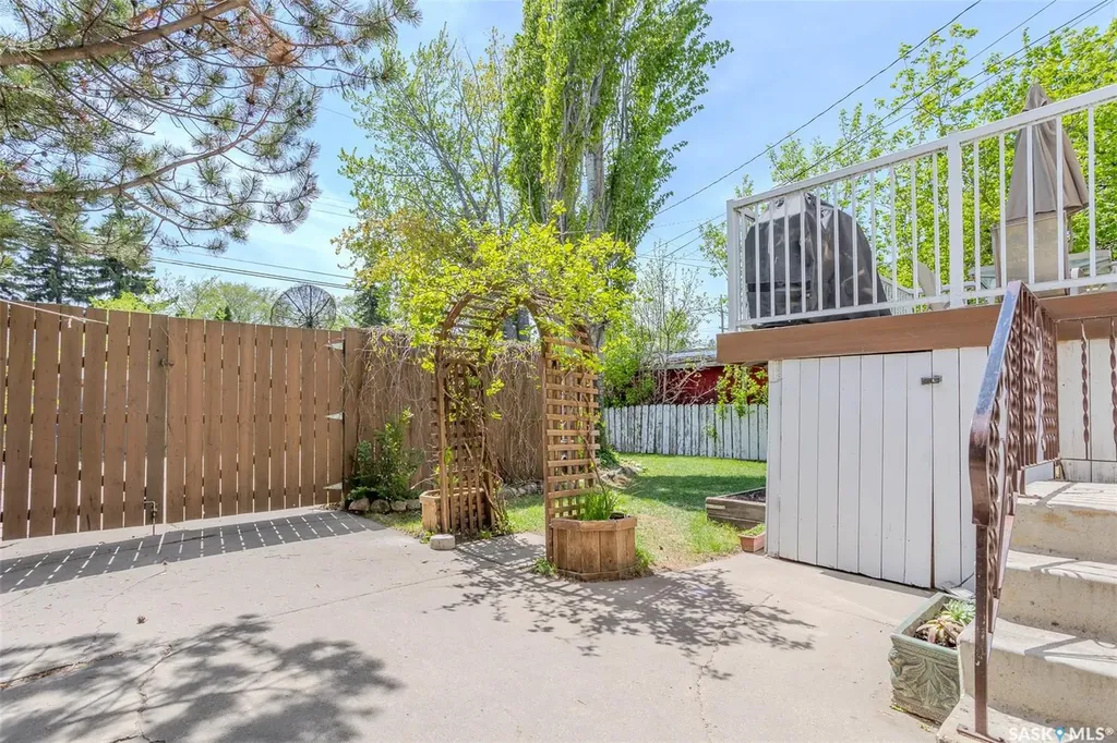 618 3rd Street E Saskatoon SK S7H 1M1
