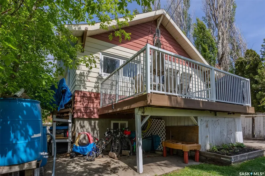 618 3rd Street E Saskatoon SK S7H 1M1