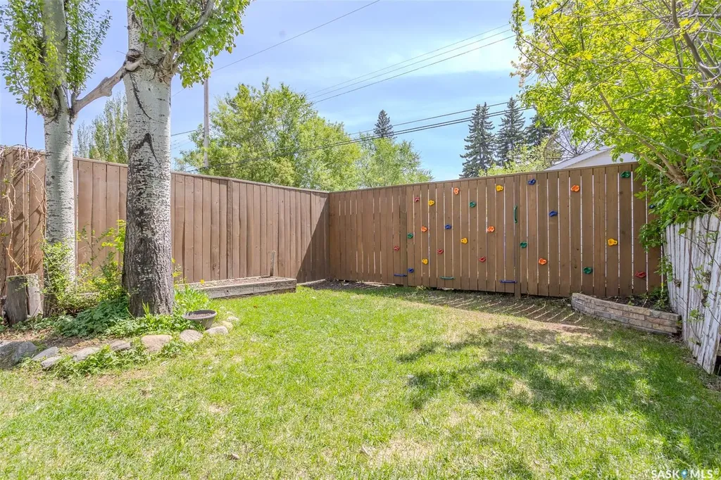 618 3rd Street E Saskatoon SK S7H 1M1