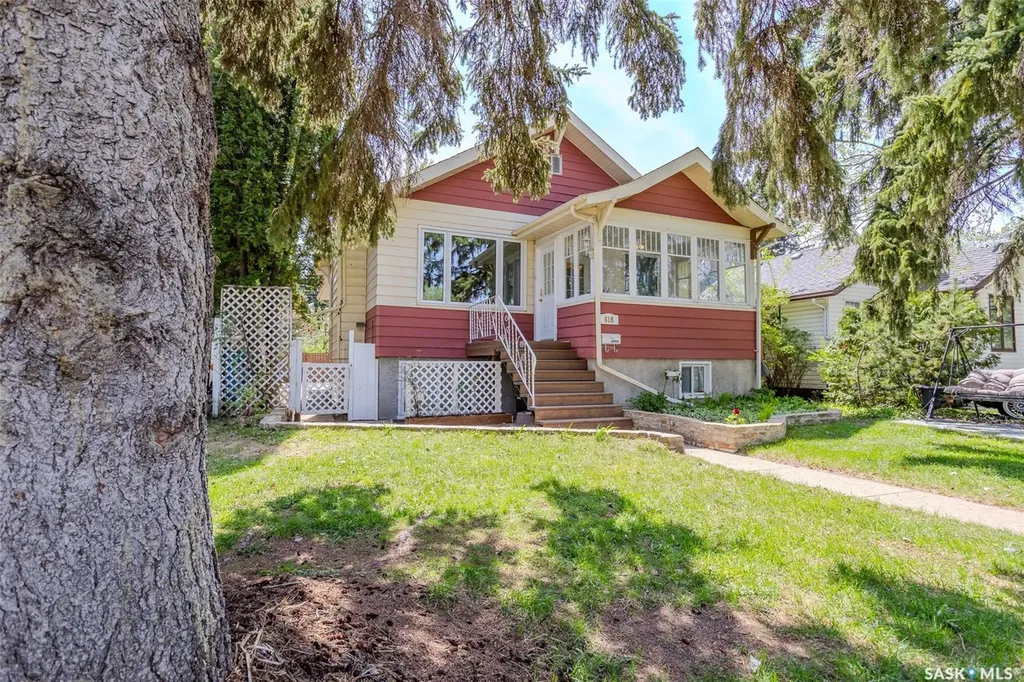 618 3rd Street E Saskatoon SK S7H 1M1