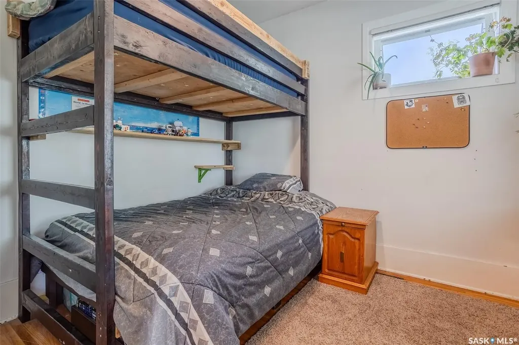 618 3rd Street E Saskatoon SK S7H 1M1