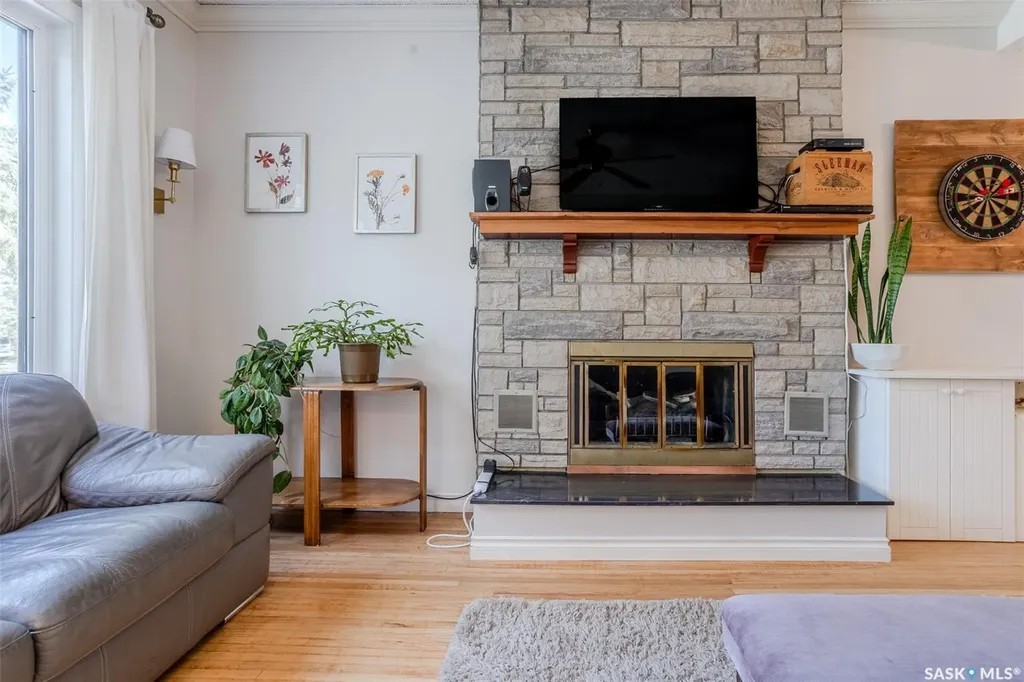 618 3rd Street E Saskatoon SK S7H 1M1