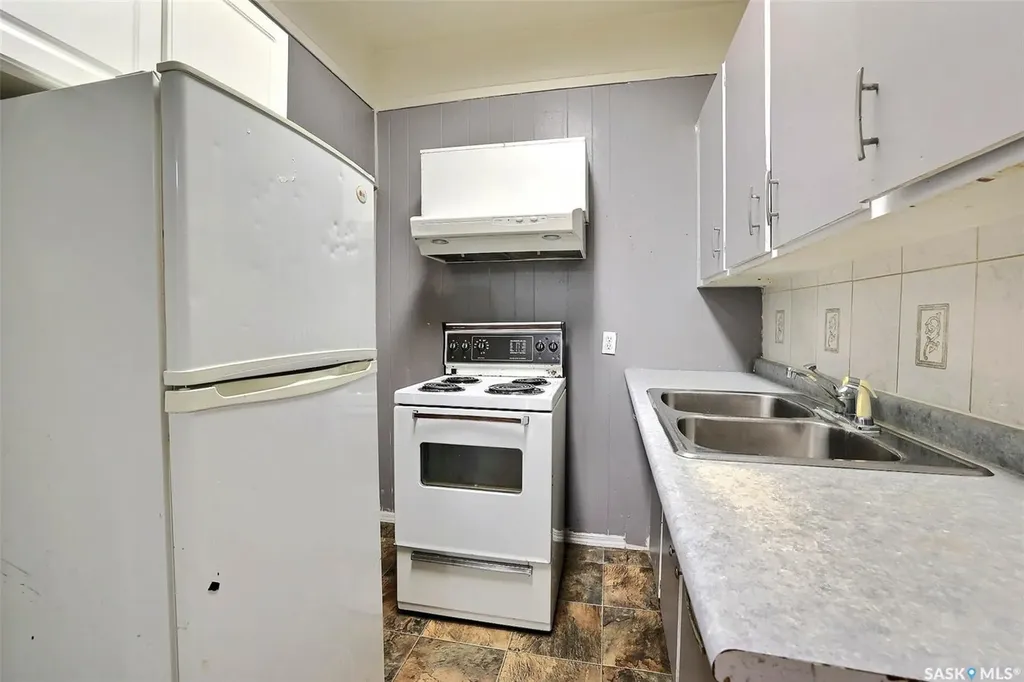 2030 Queen Street Regina SK S4T 4C1