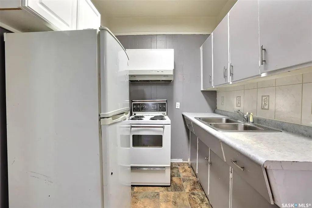 2030 Queen Street Regina SK S4T 4C1