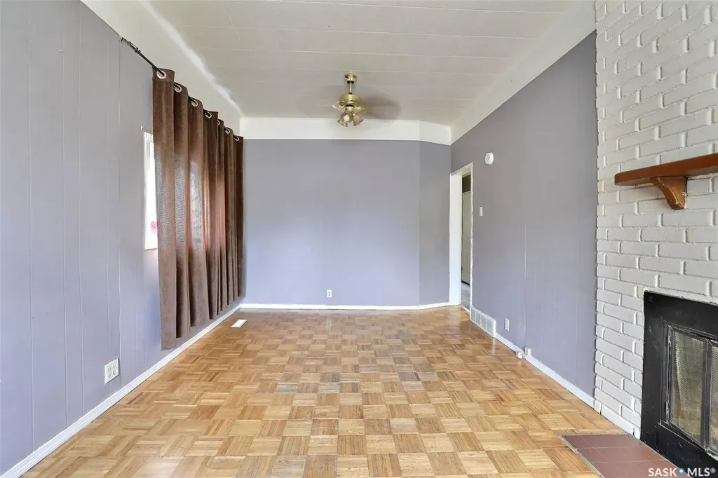 2030 Queen Street Regina SK S4T 4C1