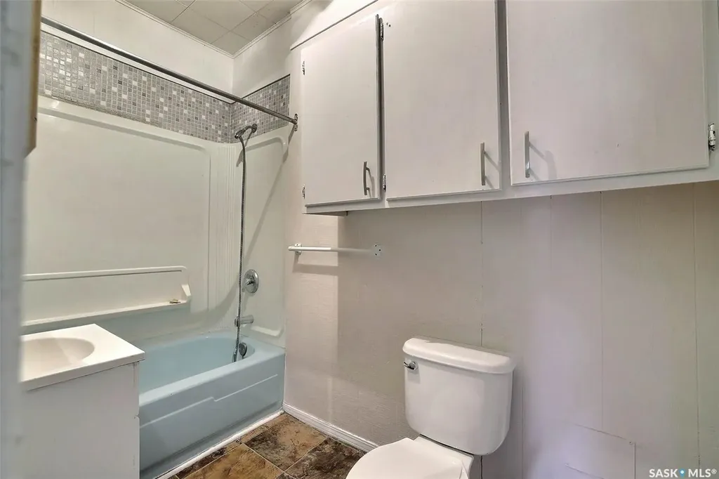 2030 Queen Street Regina SK S4T 4C1