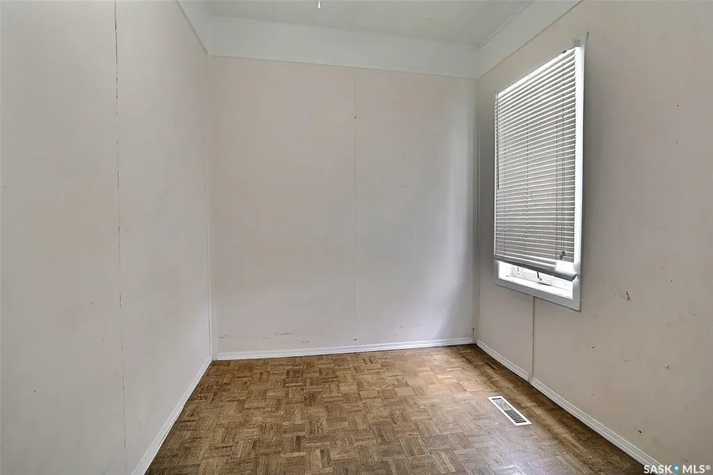 2030 Queen Street Regina SK S4T 4C1