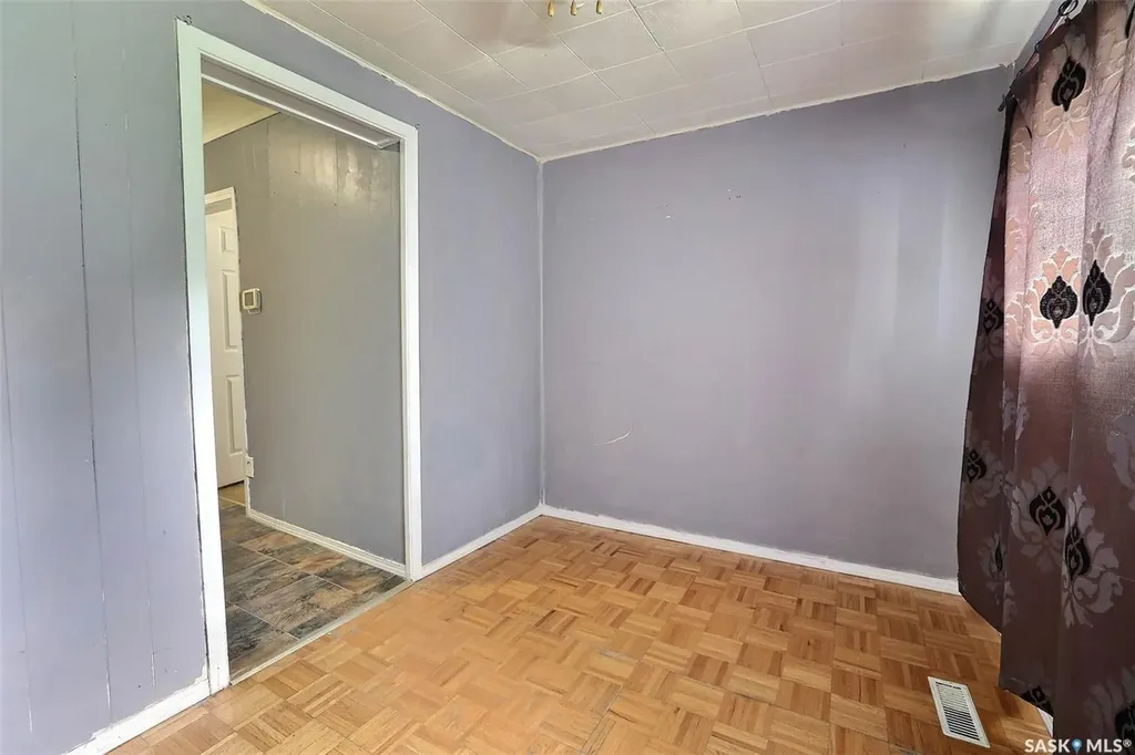 2030 Queen Street Regina SK S4T 4C1
