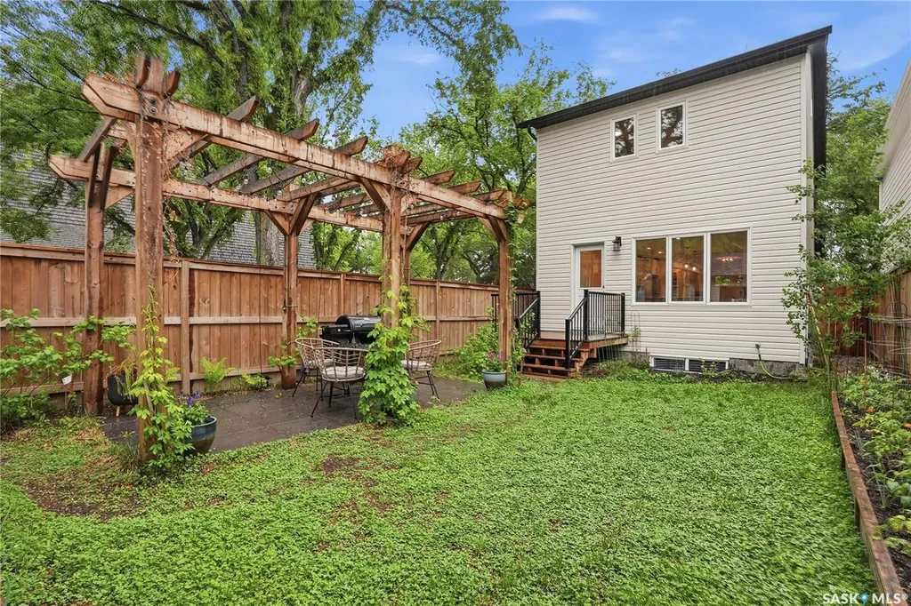 1719 Lorne Avenue Saskatoon SK S7H 1Y3