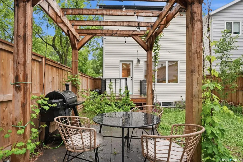 1719 Lorne Avenue Saskatoon SK S7H 1Y3