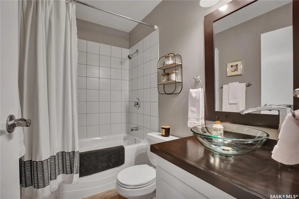 231 Roborecki Crescent Saskatoon SK S7K 5L1