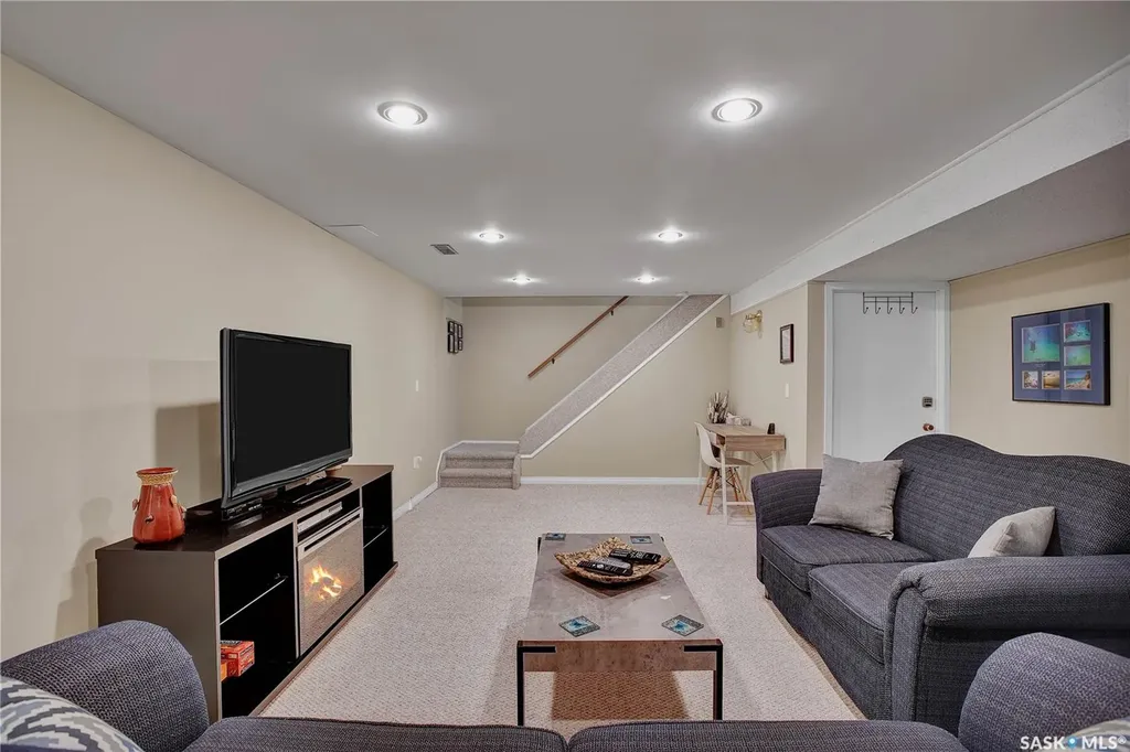 231 Roborecki Crescent Saskatoon SK S7K 5L1
