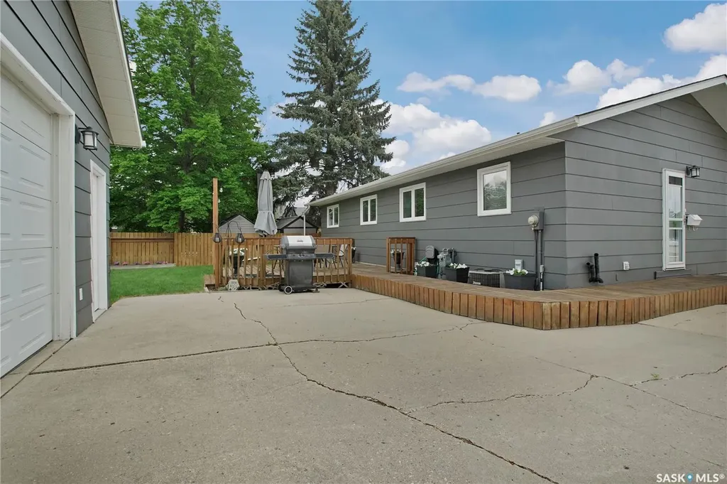 231 Roborecki Crescent Saskatoon SK S7K 5L1