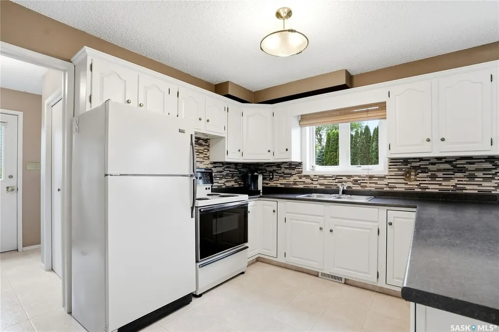 723 Candle Court Saskatoon SK S7K 4Z9
