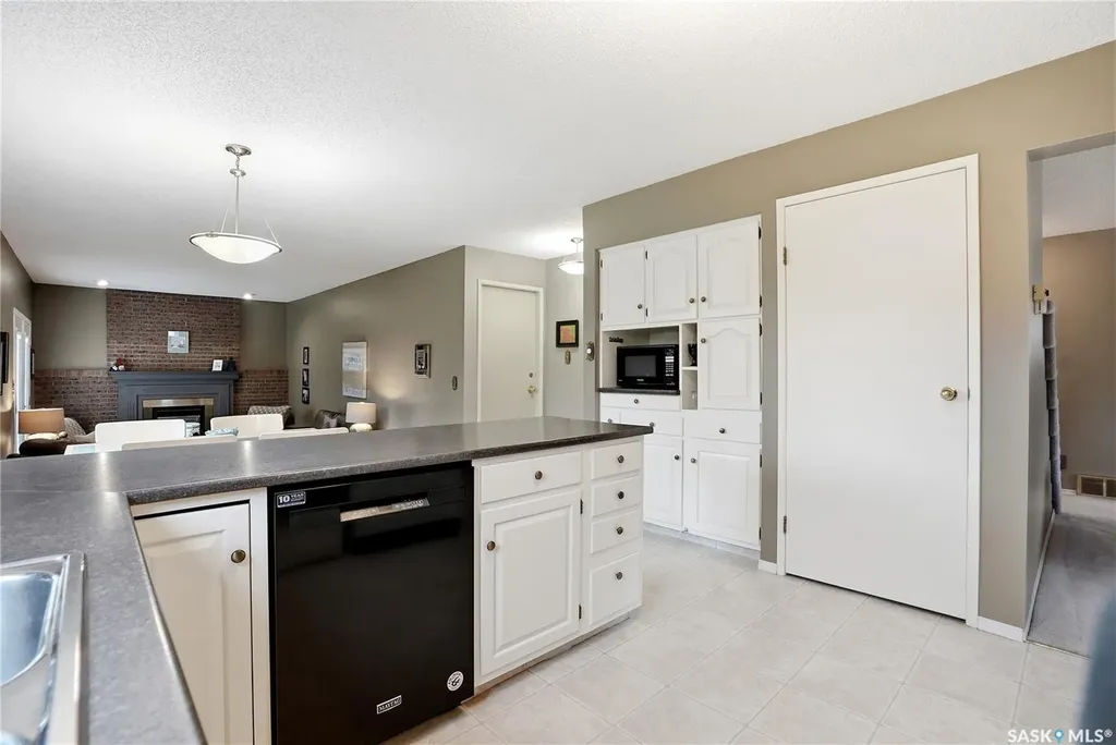 723 Candle Court Saskatoon SK S7K 4Z9