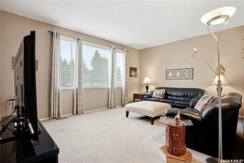 723 Candle Court Saskatoon SK S7K 4Z9