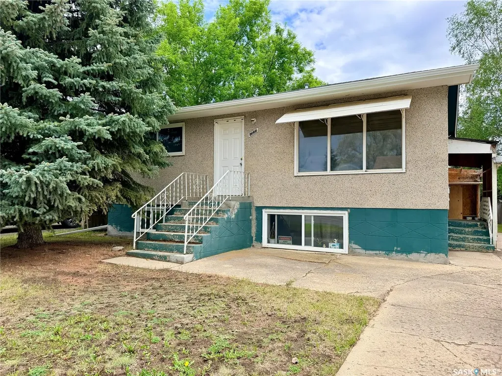 1022 110th Street North Battleford SK S9A 2H4
