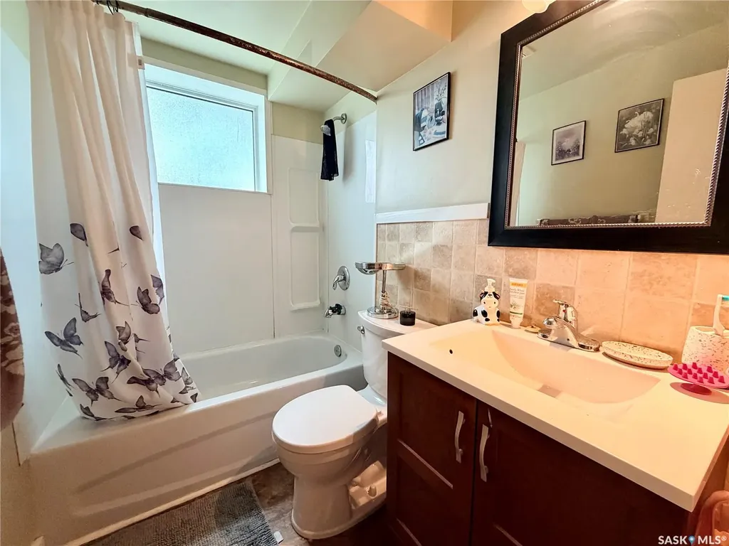 1022 110th Street North Battleford SK S9A 2H4