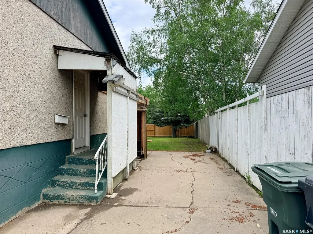 1022 110th Street North Battleford SK S9A 2H4