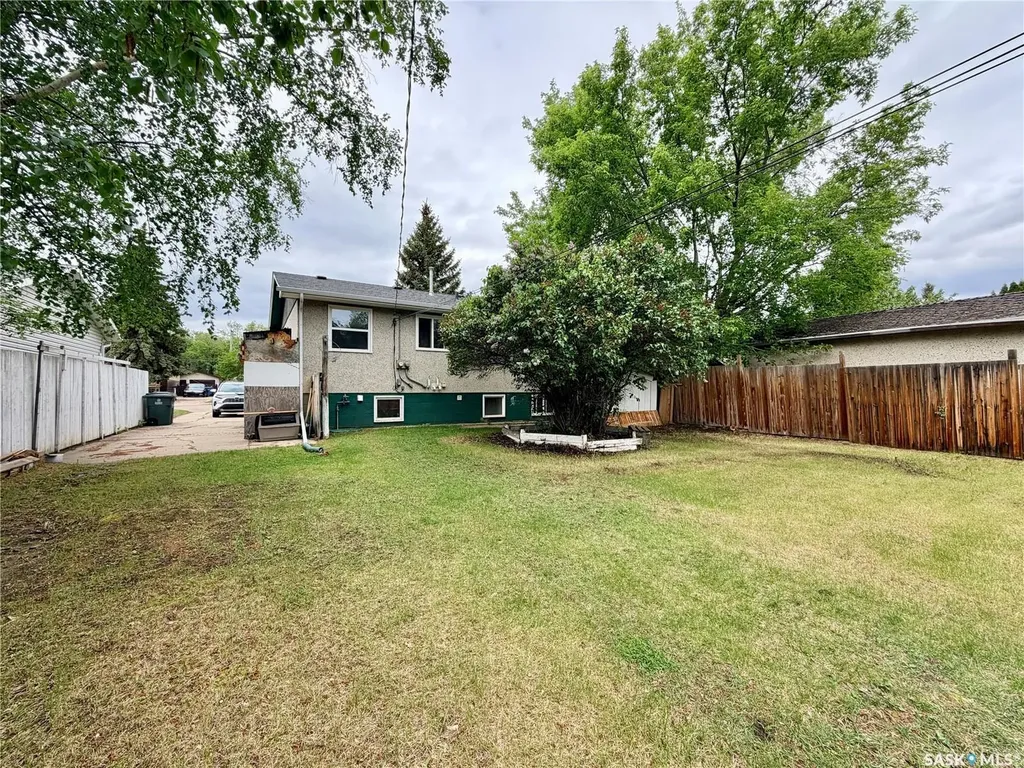 1022 110th Street North Battleford SK S9A 2H4