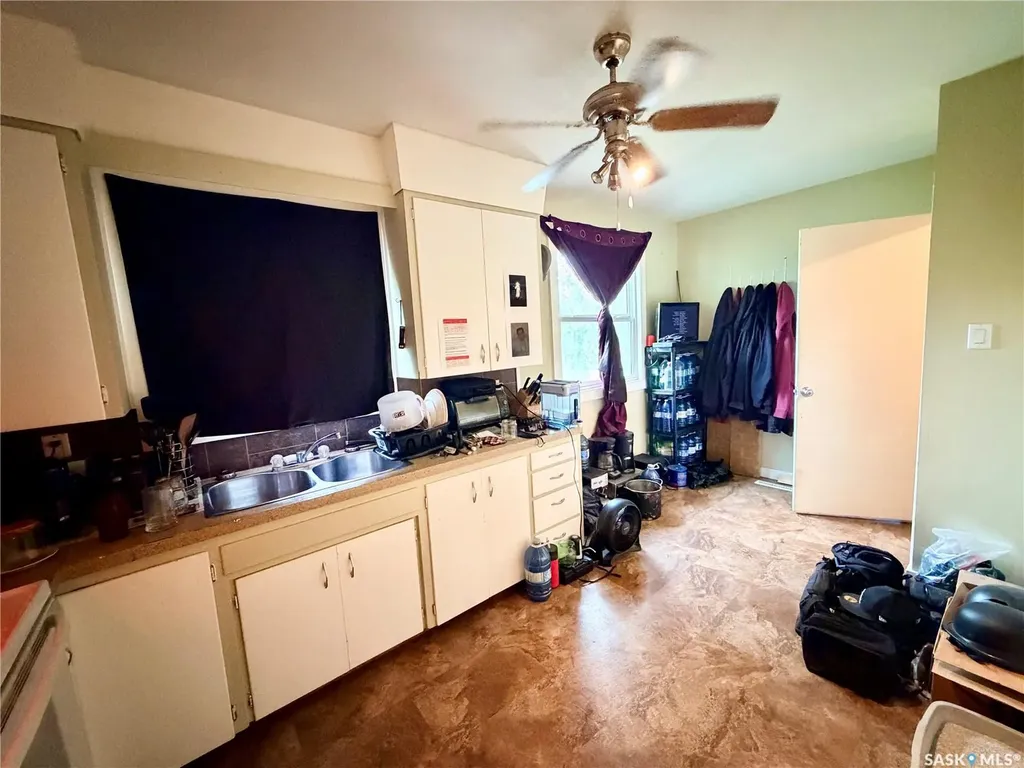 1022 110th Street North Battleford SK S9A 2H4