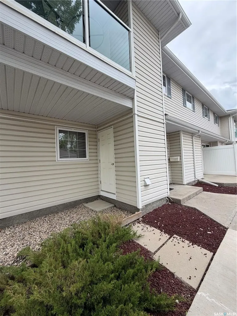 5424 Rochdale Boulevard Regina SK S4X 4M8