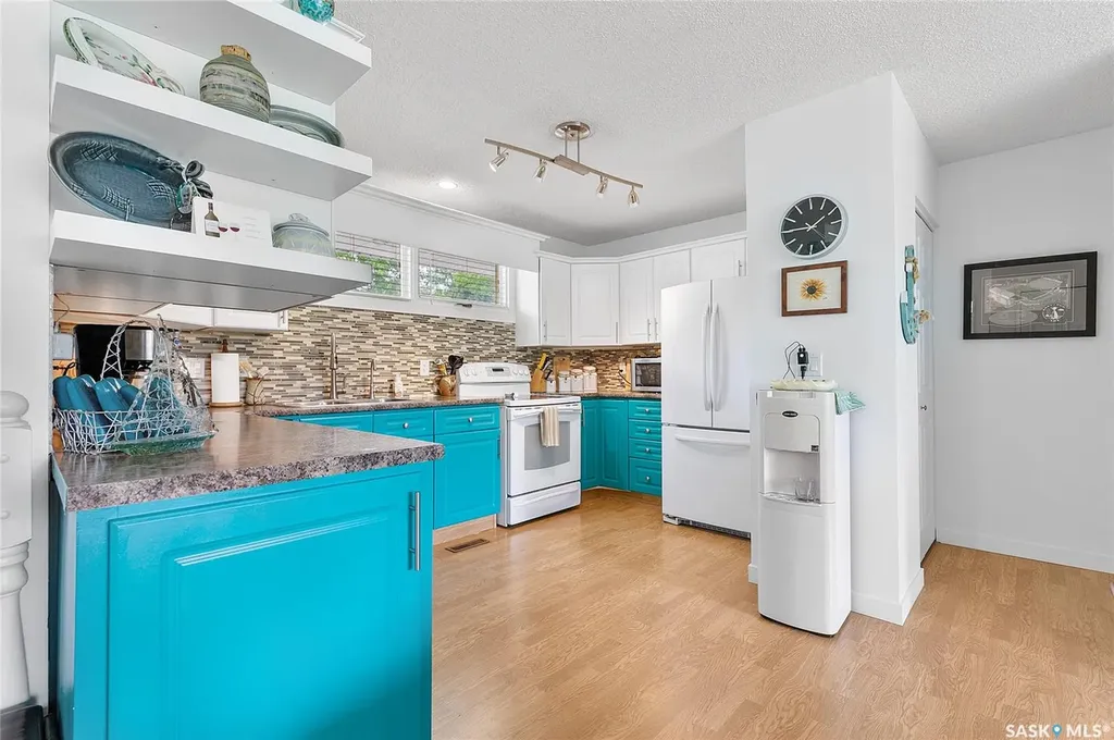 1402 6th Avenue Regina Beach SK S0G 4C0
