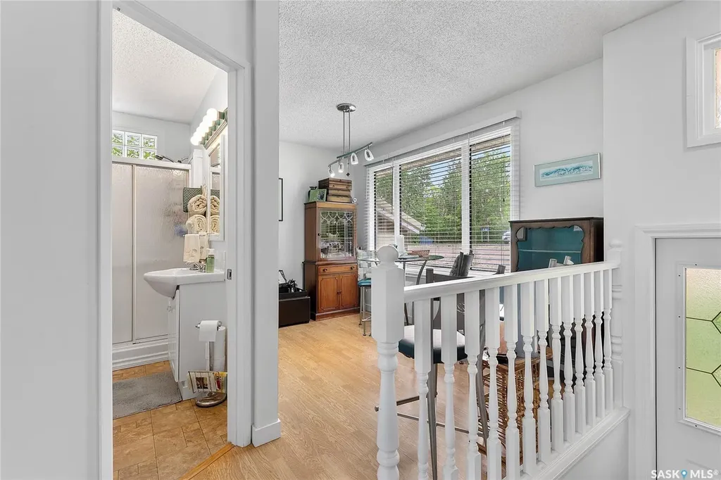 1402 6th Avenue Regina Beach SK S0G 4C0