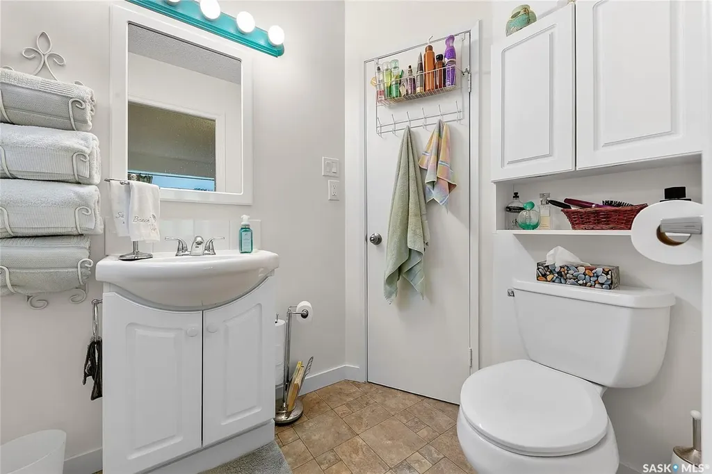 1402 6th Avenue Regina Beach SK S0G 4C0