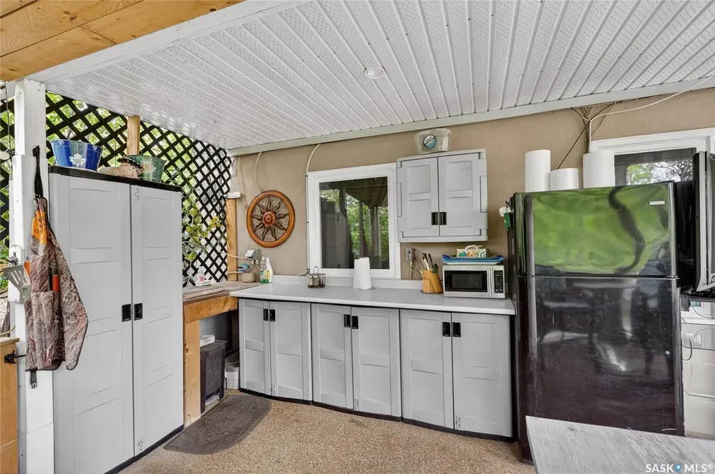 1402 6th Avenue Regina Beach SK S0G 4C0