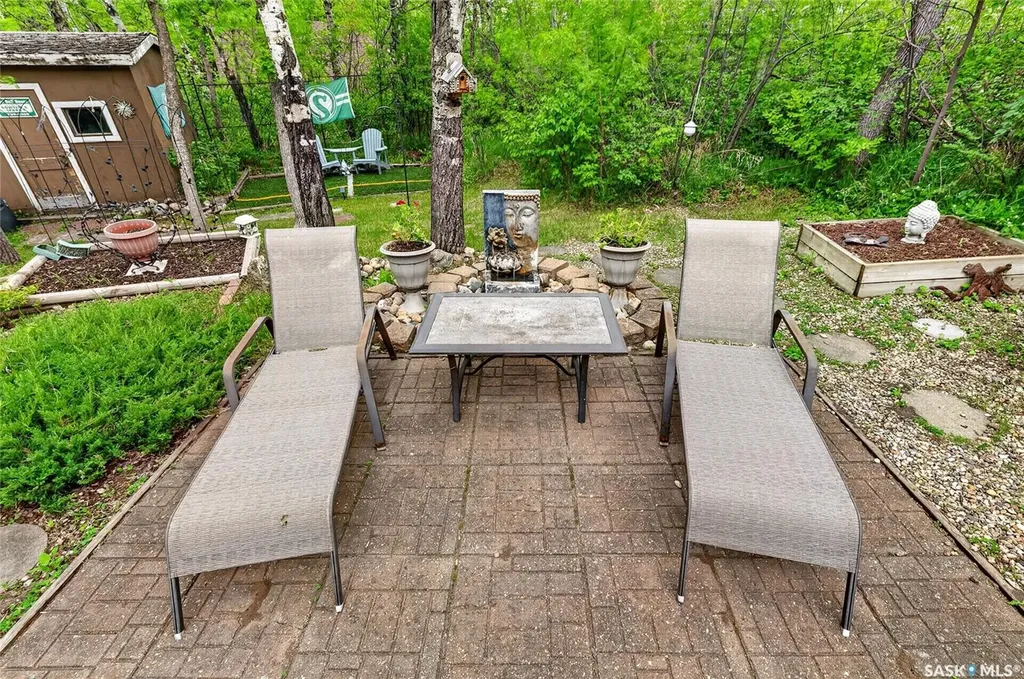 1402 6th Avenue Regina Beach SK S0G 4C0