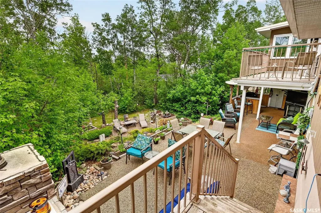 1402 6th Avenue Regina Beach SK S0G 4C0