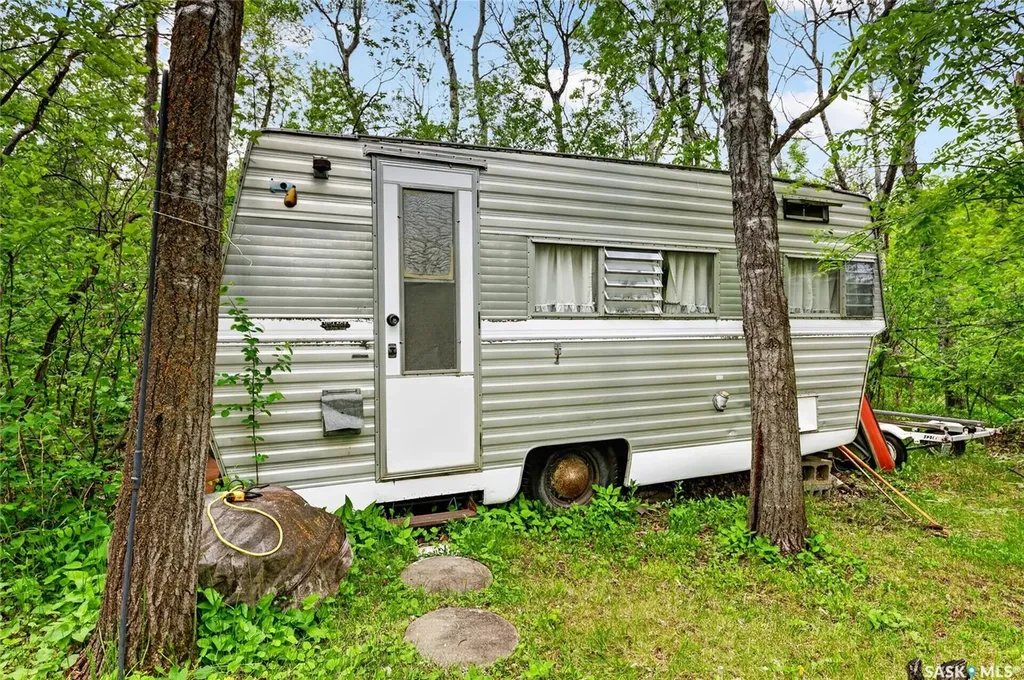 1402 6th Avenue Regina Beach SK S0G 4C0