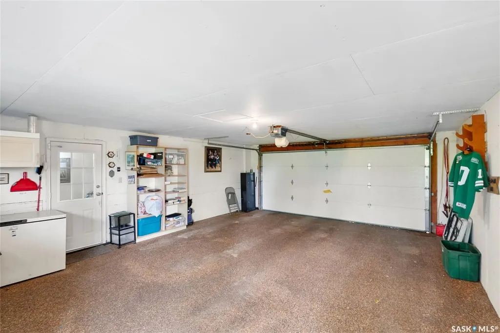 1402 6th Avenue Regina Beach SK S0G 4C0