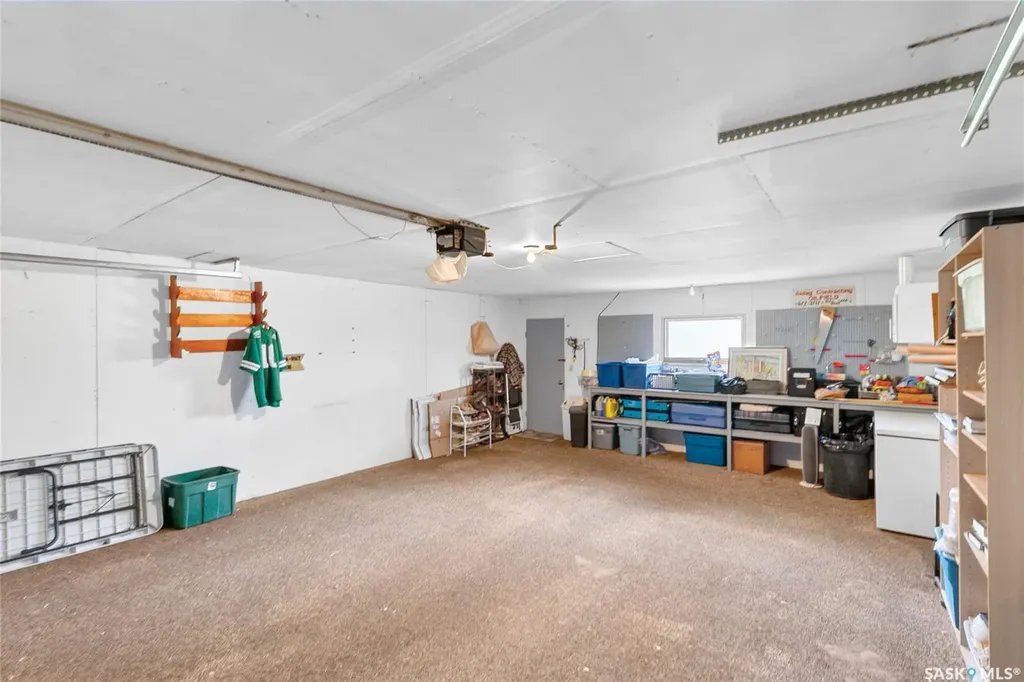 1402 6th Avenue Regina Beach SK S0G 4C0