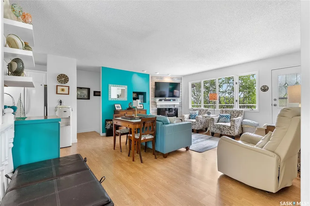 1402 6th Avenue Regina Beach SK S0G 4C0