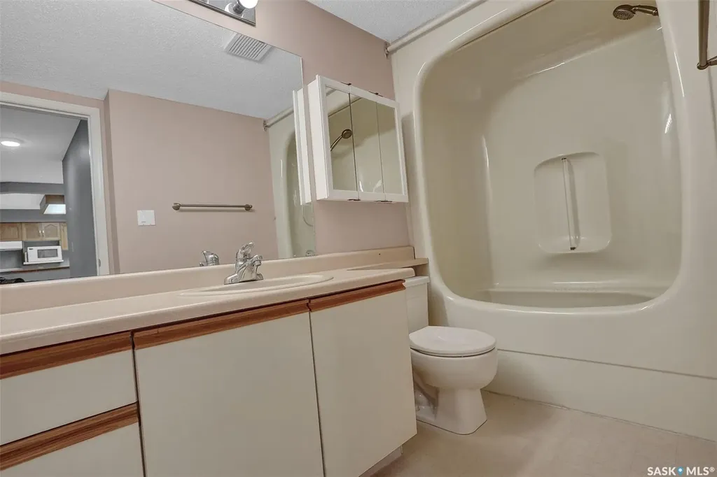 960 Assiniboine Avenue E Regina SK S4V 2P8