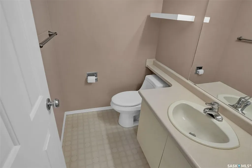 960 Assiniboine Avenue E Regina SK S4V 2P8