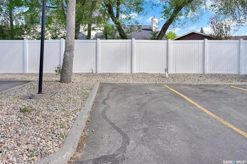 960 Assiniboine Avenue E Regina SK S4V 2P8