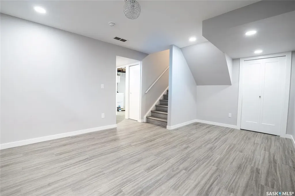 334 Dickson Crescent Saskatoon SK S7T 0T8
