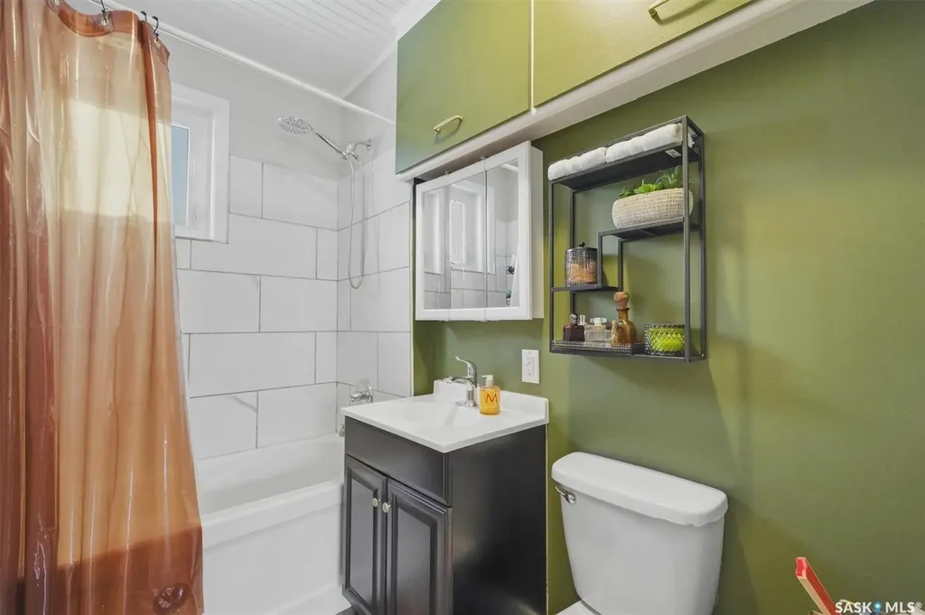 811 O Avenue S Saskatoon SK S7M 2S6