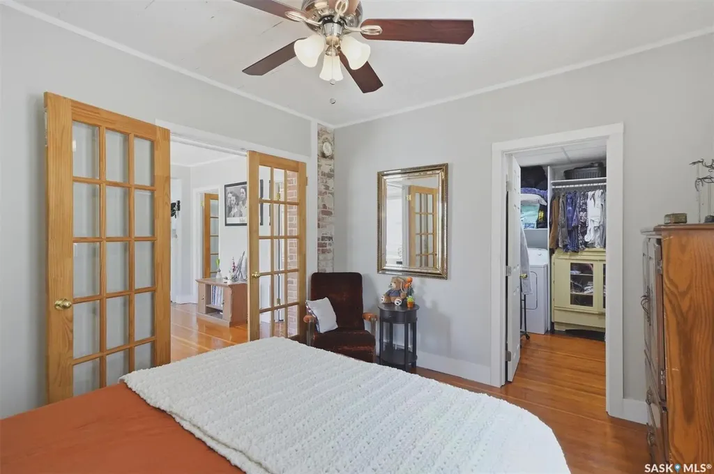 811 O Avenue S Saskatoon SK S7M 2S6