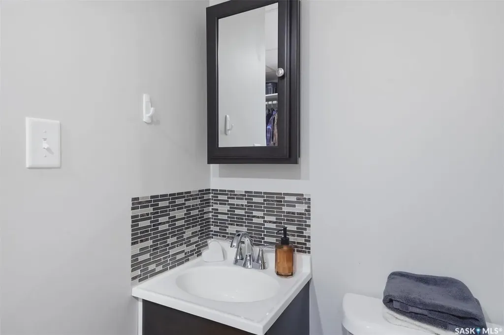 811 O Avenue S Saskatoon SK S7M 2S6