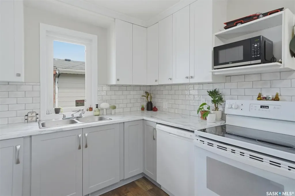 811 O Avenue S Saskatoon SK S7M 2S6